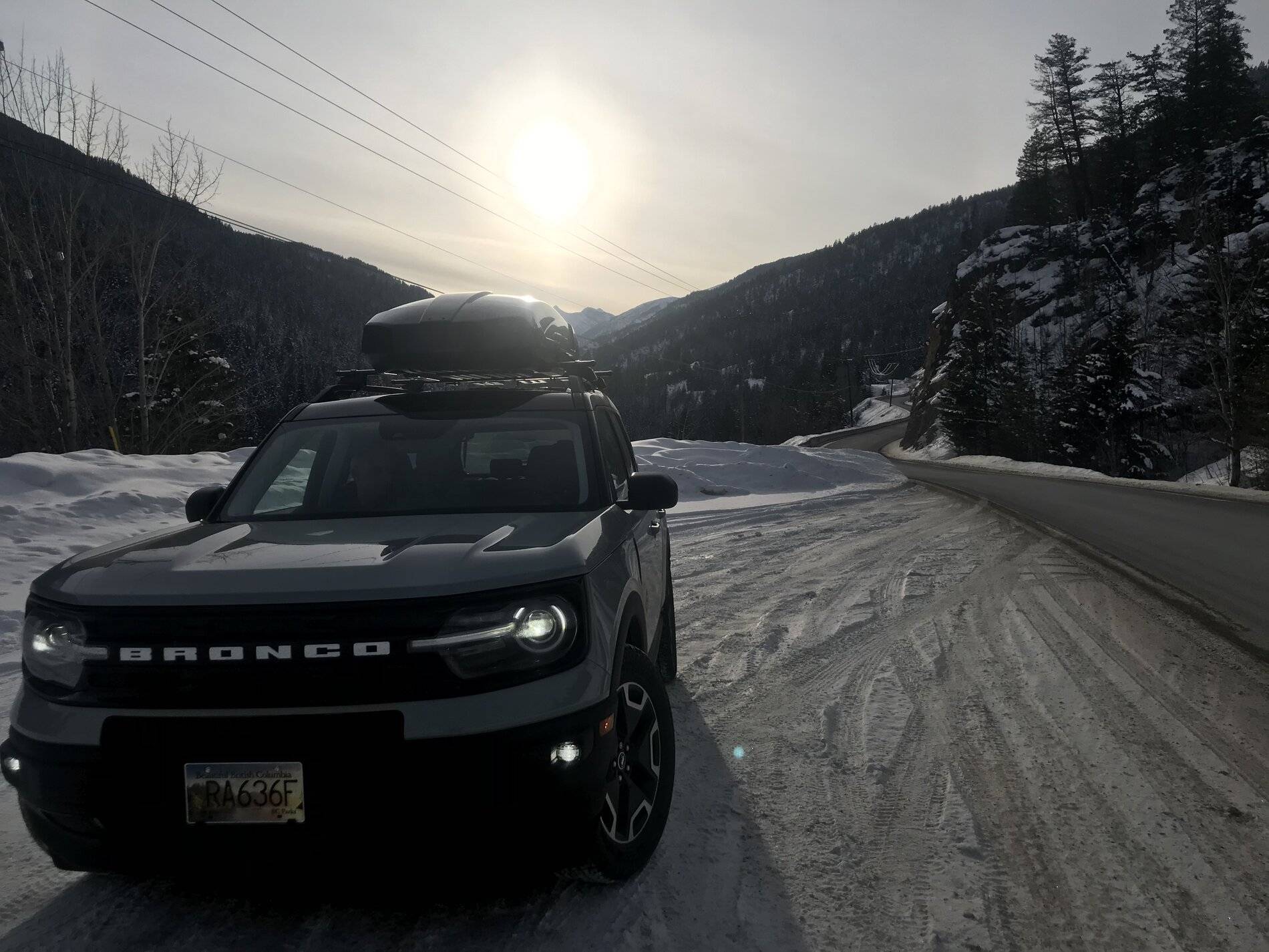 Yakima Timberline Roof Rails meet Thule Force XT LX Box 2021+ Ford