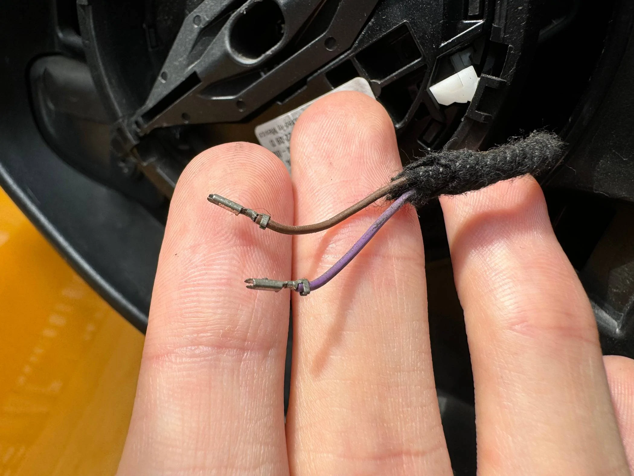 Trouble reconnecting sensors after side mirror theft Missing connector