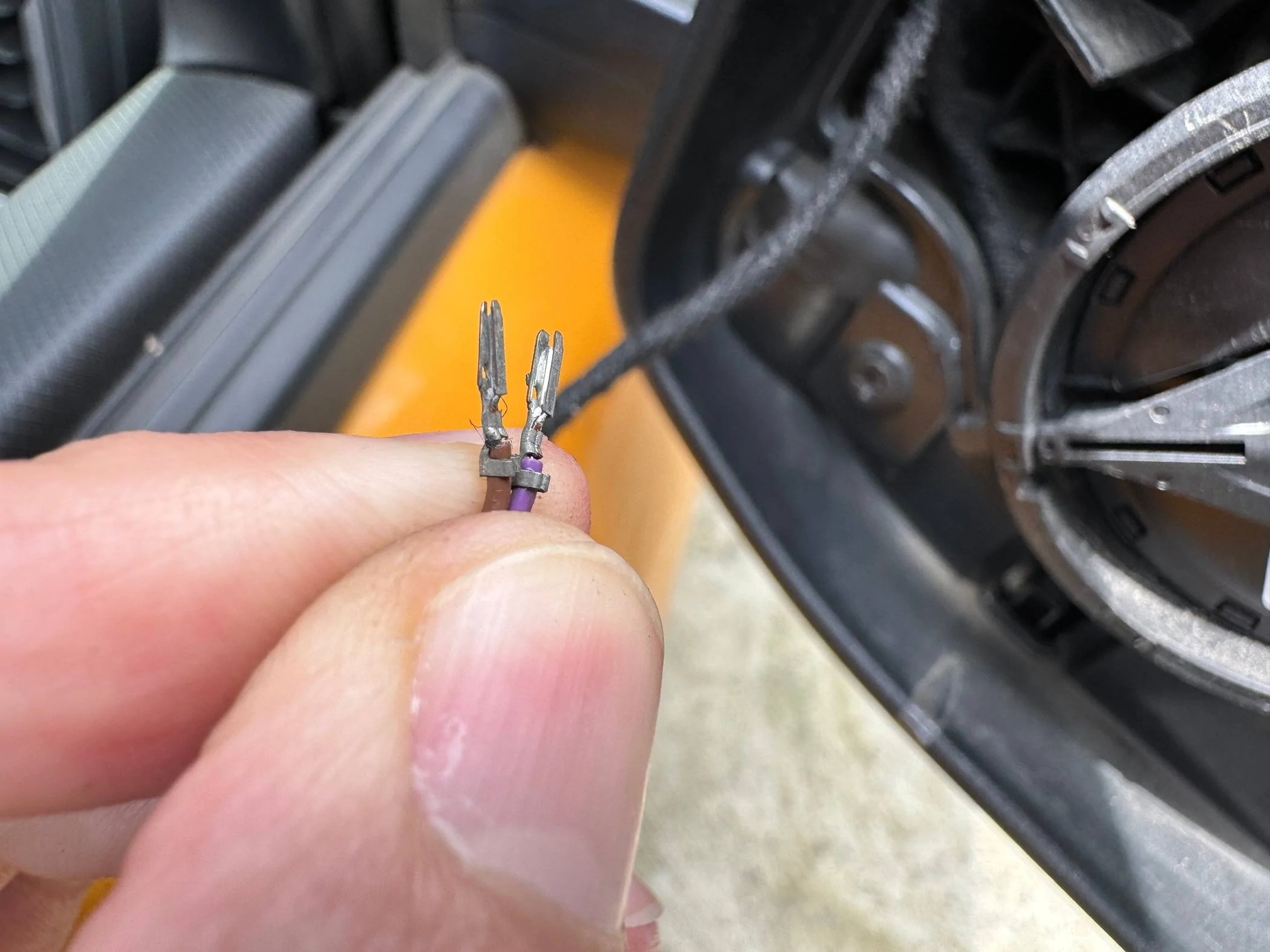 Trouble reconnecting sensors after side mirror theft Missing connector
